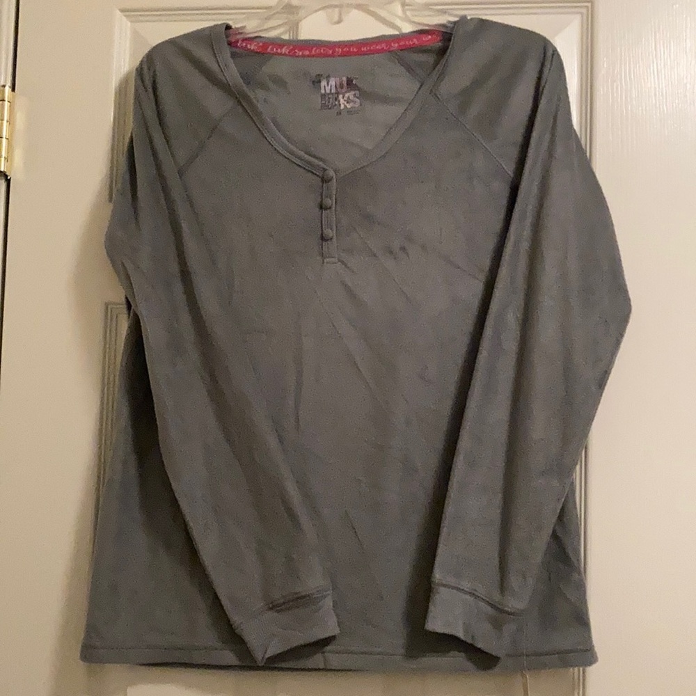Muk Luks - Long-Sleeve Sleep Shirt (NWT) Size Medium